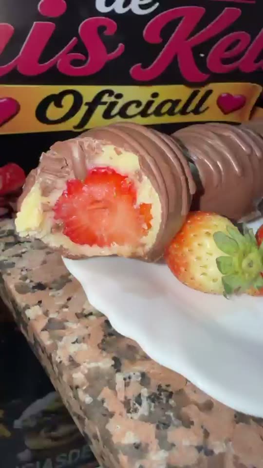 Bombom com morango por dentro